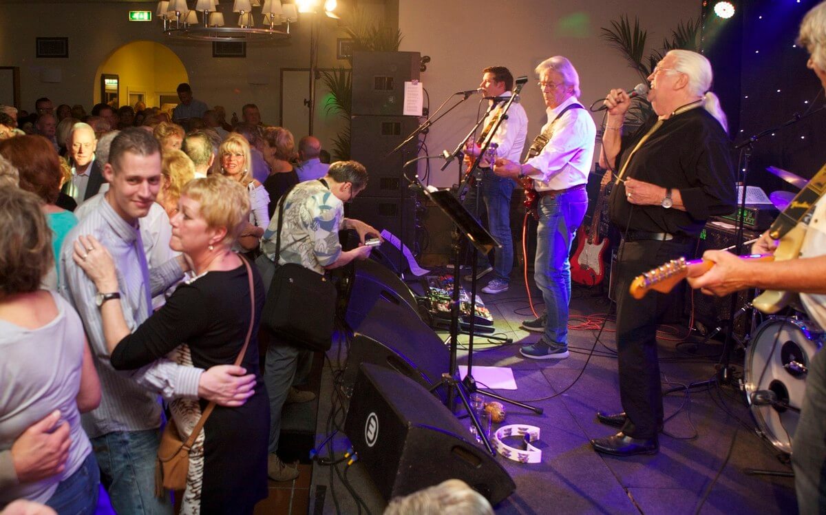 The Jets op het podium in het Vechthuis. Foto: Ton van den Berg