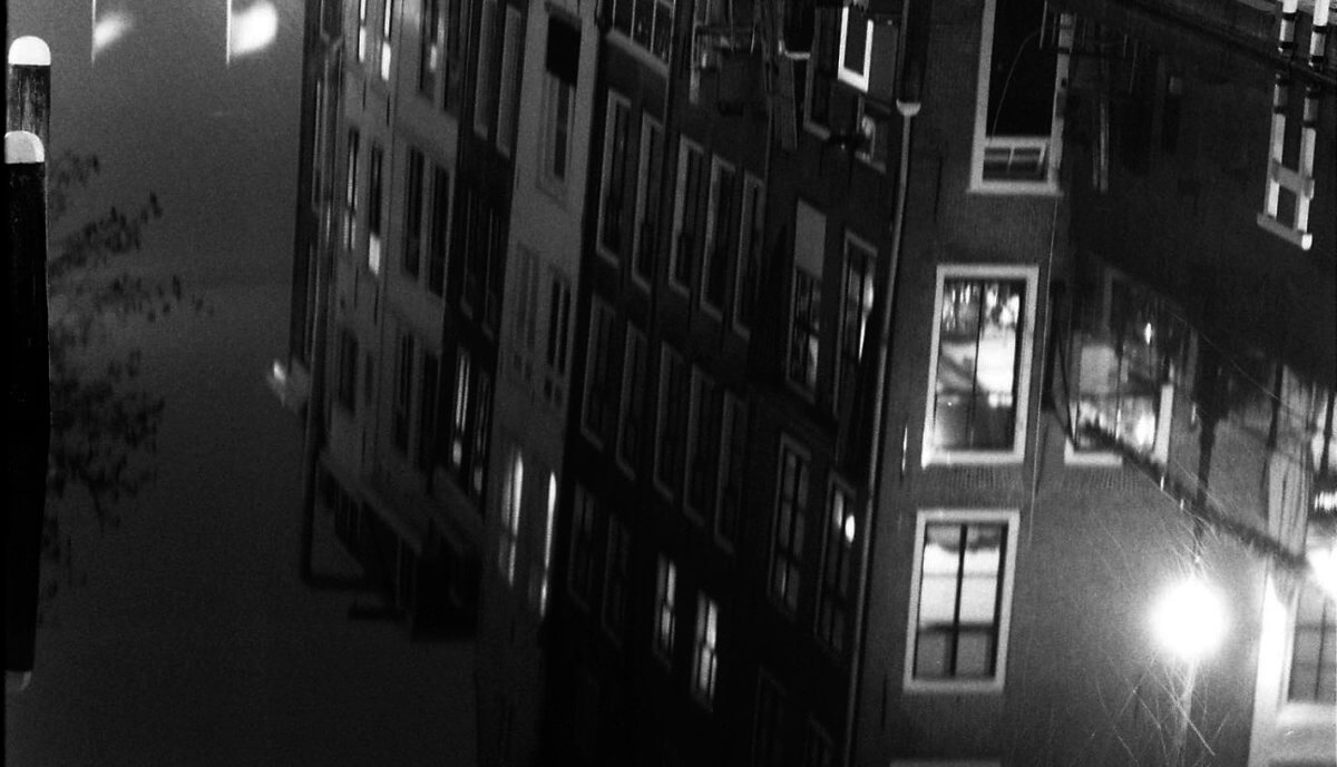 Spiegeling de gracht. Foto: Frans de Jonge
