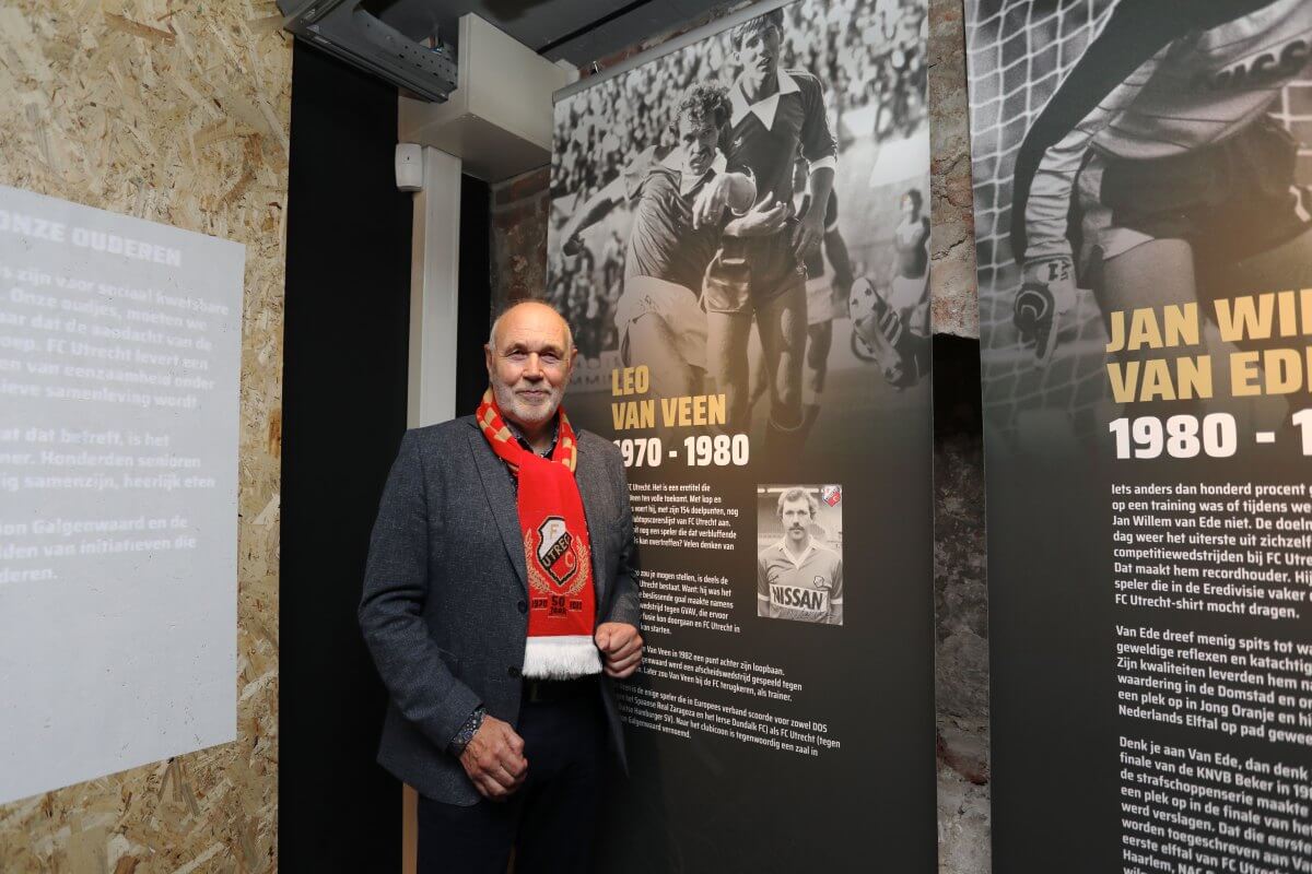 Leo van Veen bij de expo 50 jaar FC Utrecht in Het Utrechts Archief (2021). Foto Ton van den Berg