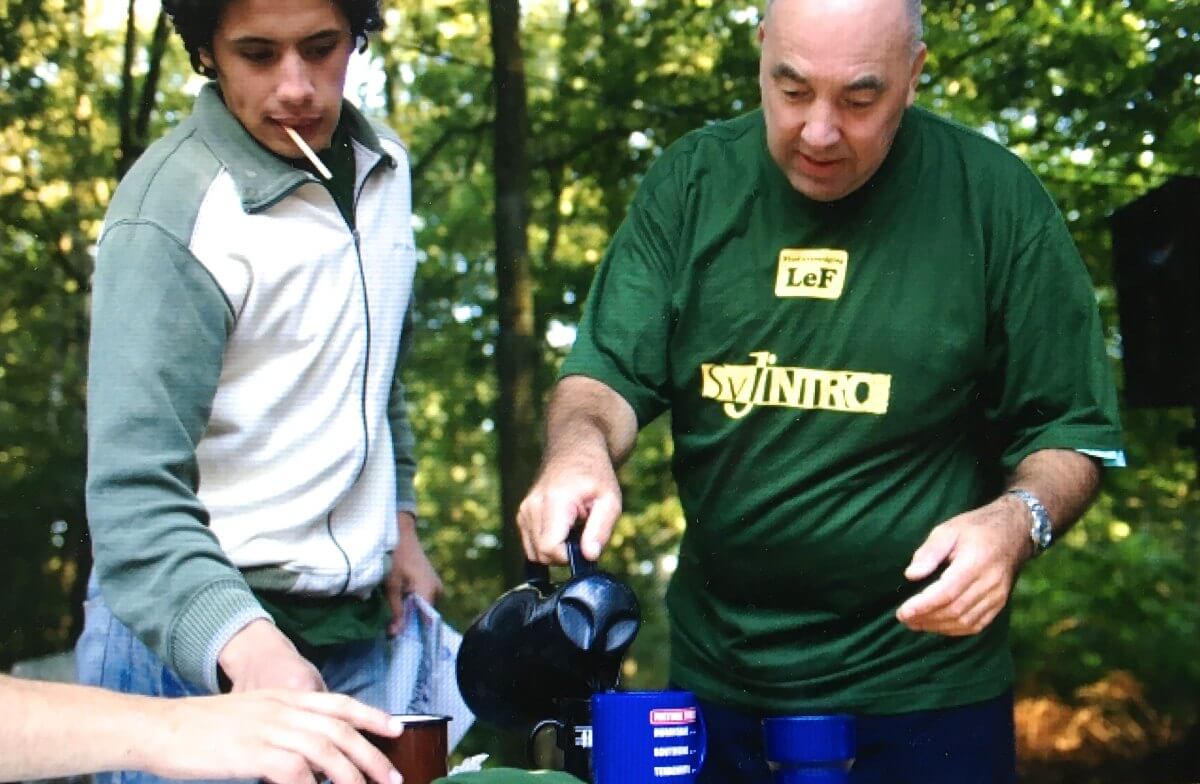 SvJ-Introkamp 2005: Mustafa Marghadi, Dik Binnendijk en eindelijk... koffie! Foto: Binnendijk