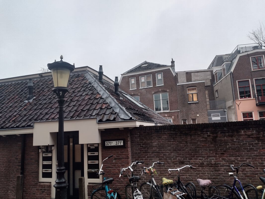 Slenterend over het staartje van de Oudegracht... Foto: Raymond Taams