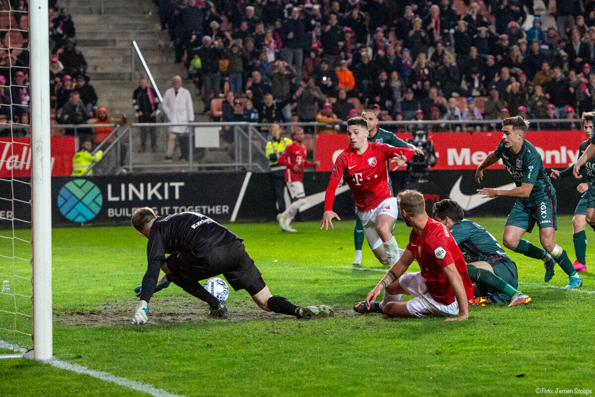 Doelpunt van Douvikas in de maak. Foto's: Jeroen Stoops