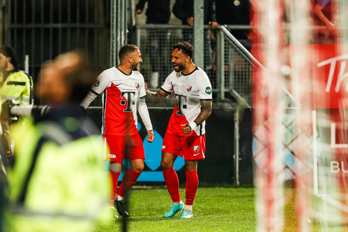 Zakaria Labyad (links) maakte in de blessuretijd de 2-0. Foto website FC Utrecht