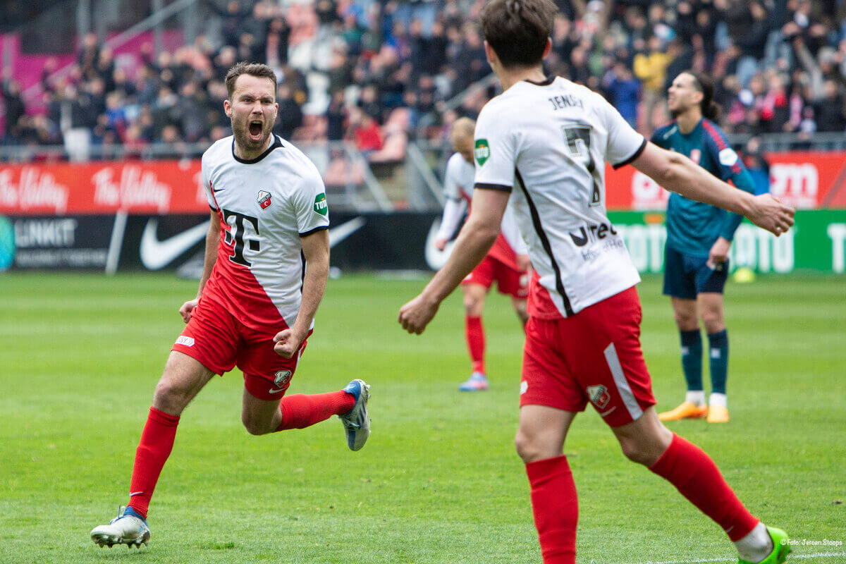Van der Streek zorgt voor drie punten. Foto: Jeroen Stoops