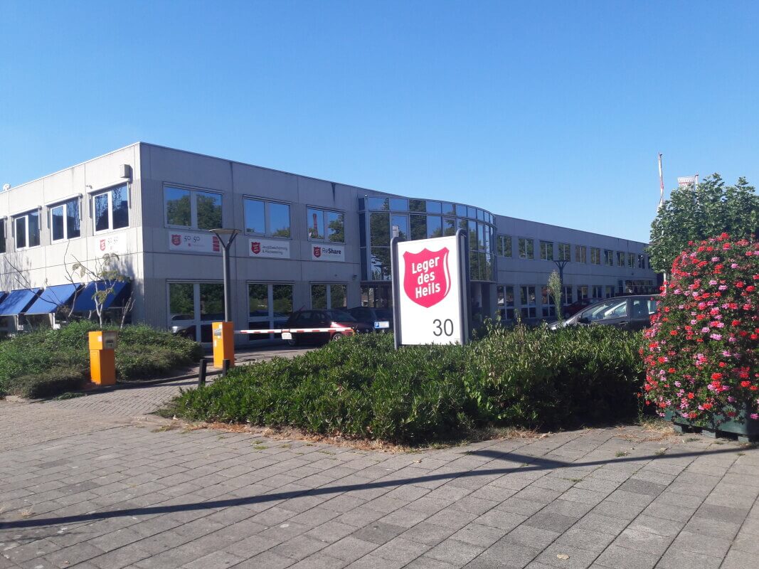 Gebouw van het Leger des Heils op hoek Kanaalweg en Overijssellaan (foto Louis Engelman)