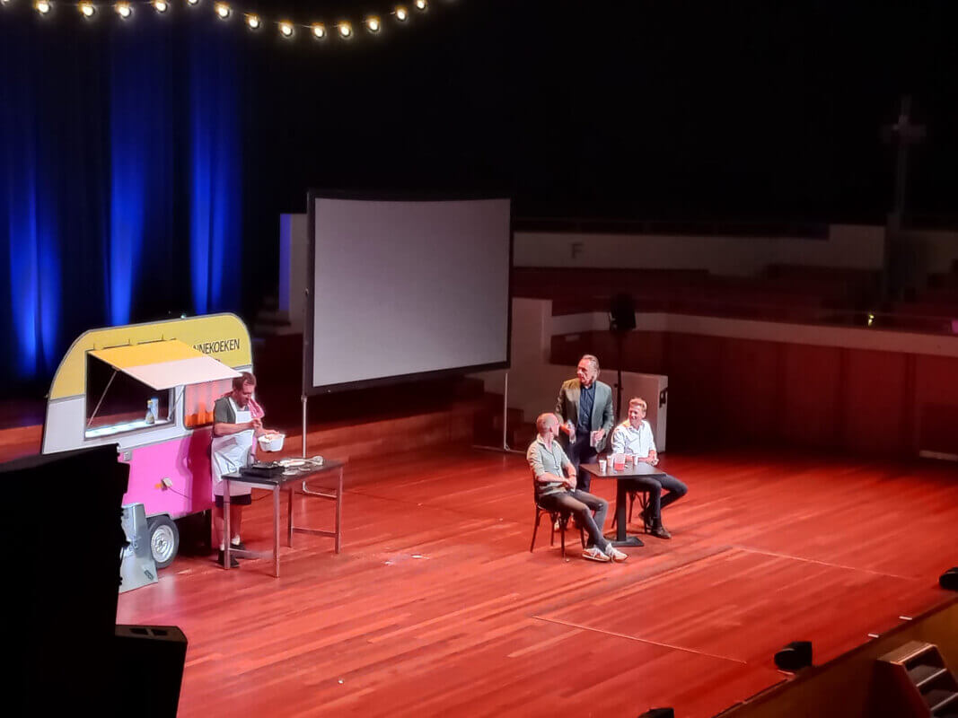 De Grote Zaal van TivoliVredenburg met De Pannekoekencaravan. Foto: Taams