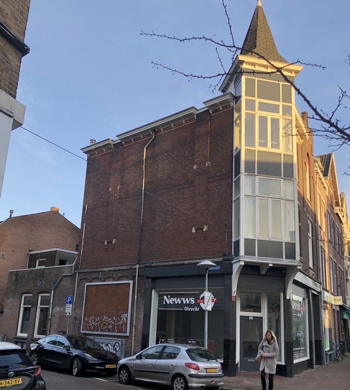 De muur op de Mulderstraat na het werk van de hogedrukspuiten. Foto: Niels Bokhove