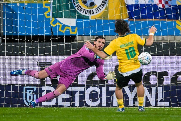 Barkas stopte een strafschop van Halilovic. Foto: website FC Utrecht