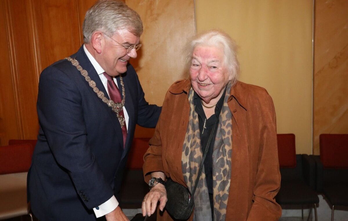 Lien Vos in 2020 bij de herbenoeming van burgemeester Jan van Zanen. Foto: Ton van den Berg