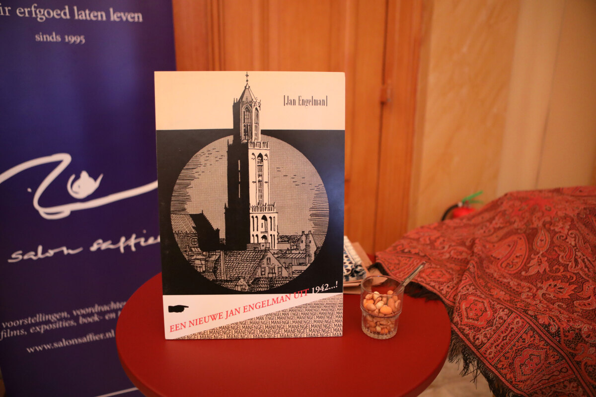 De wandelgids uit 1942 in de heruitgave.