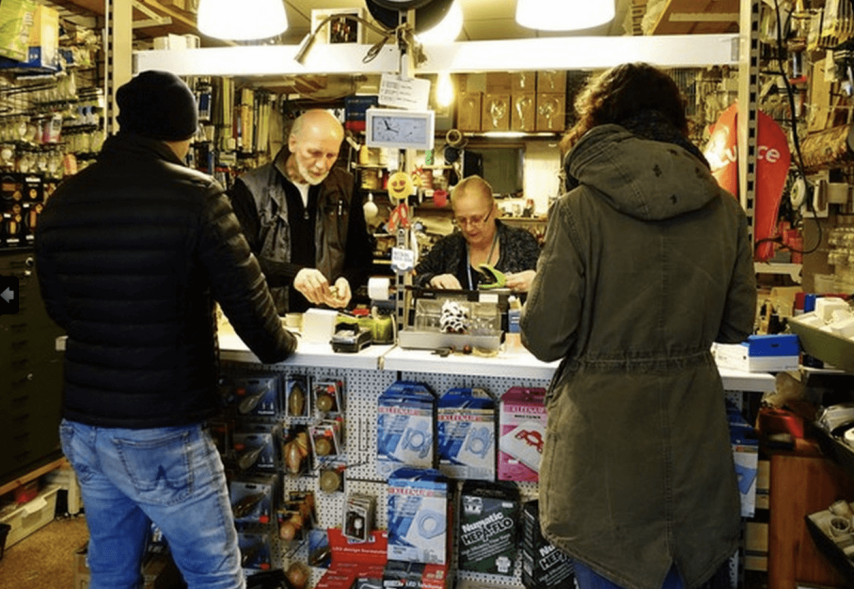 De balie van Electro-Service-Utrecht. Foto: Jan Jansen