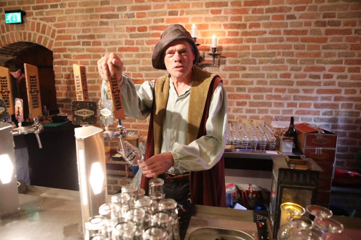 Jitte Roosendaal als Torenwachter. Foto: Ton van den Berg
