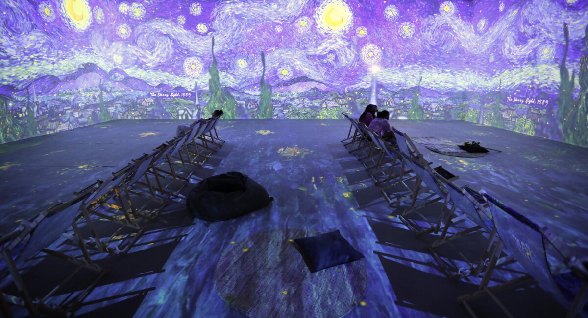 De Sterrennacht van Van Gogh in de immersive-voorstelling in de Jaarbeurs. Foto: Ton van den Berg