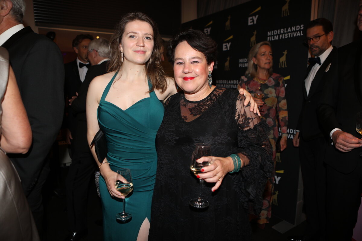 Namens de gemeente aanwezig wethouder Susanne Schilderman en burgemeester Sharon Dijksma. Foto: Ton van den Berg