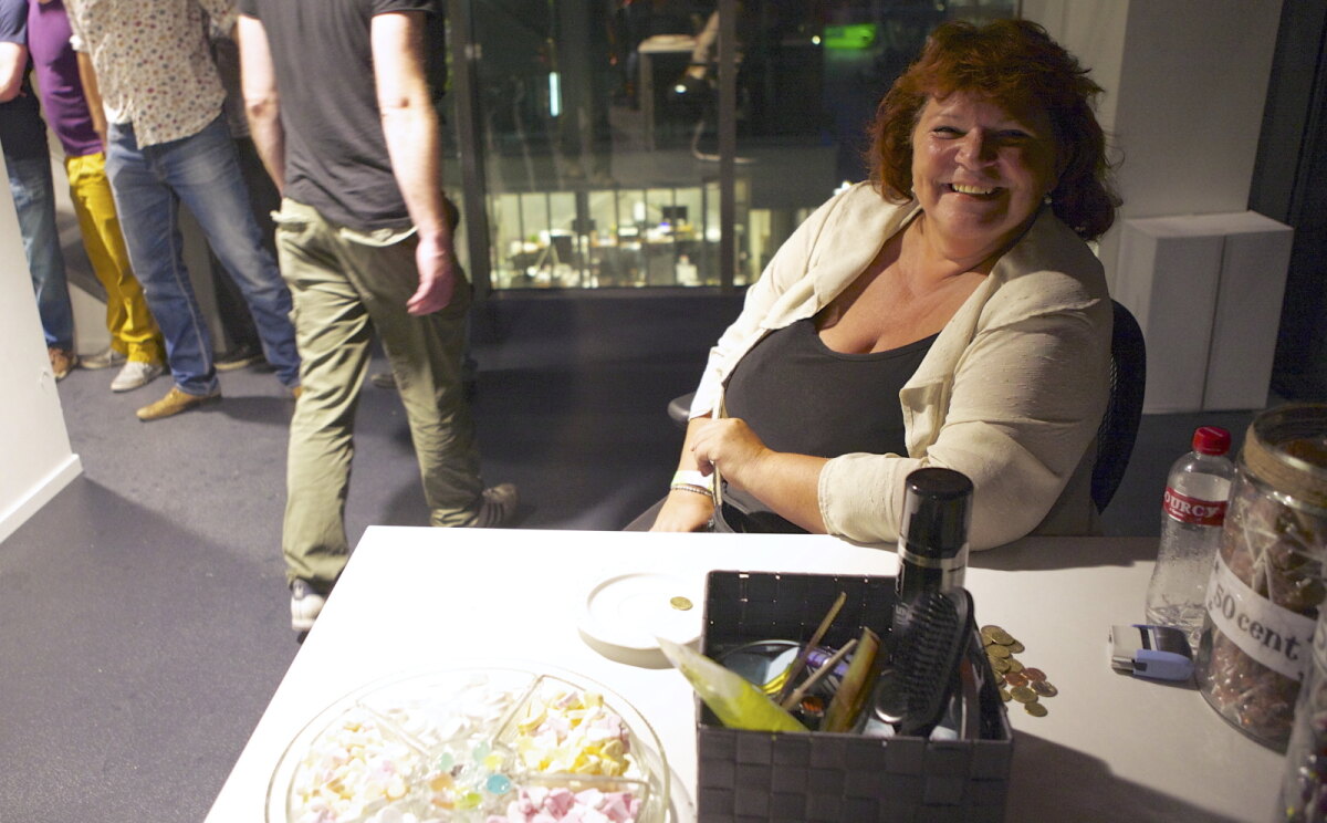Sannie op haar werkplek bij Ronda bij de opening van TivoliVredenburg op 21 juni 2014. Foto: Ton van den Berg