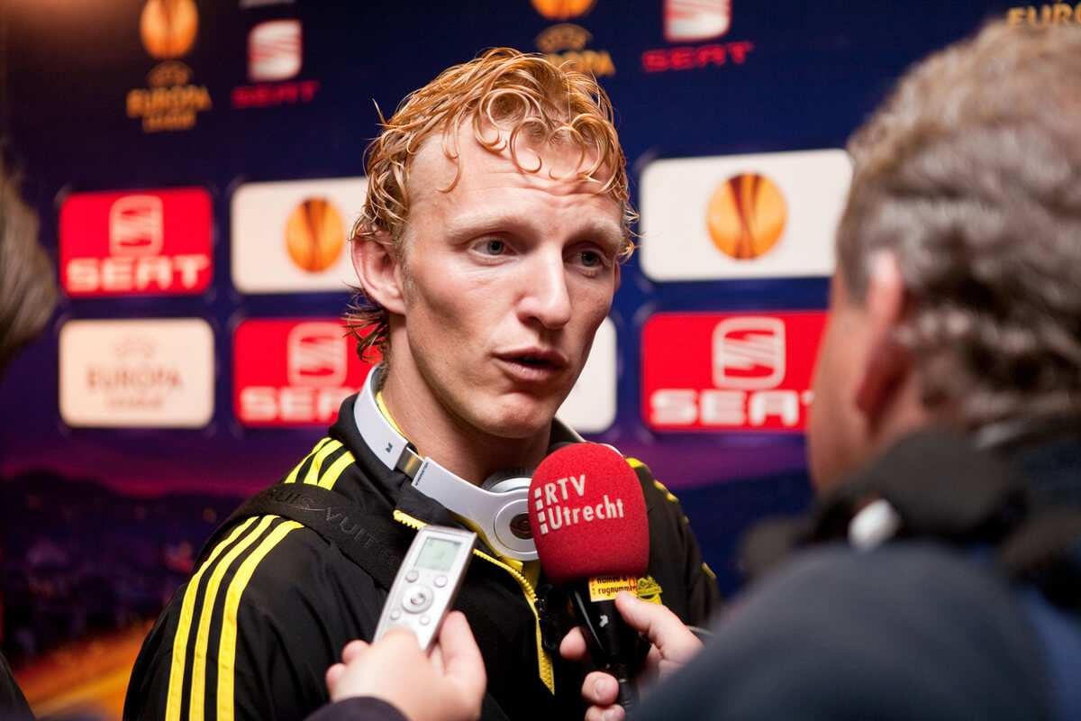 Dirk Kuijt wordt ondervraagd door RTV-Utrecht. Foto: Ton van den Berg