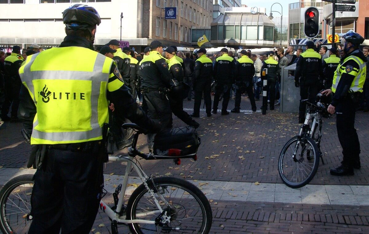 De politie: 'het zijn de bromsnorren van vroeger niet meer'. Foto: Zita Eijzenbach