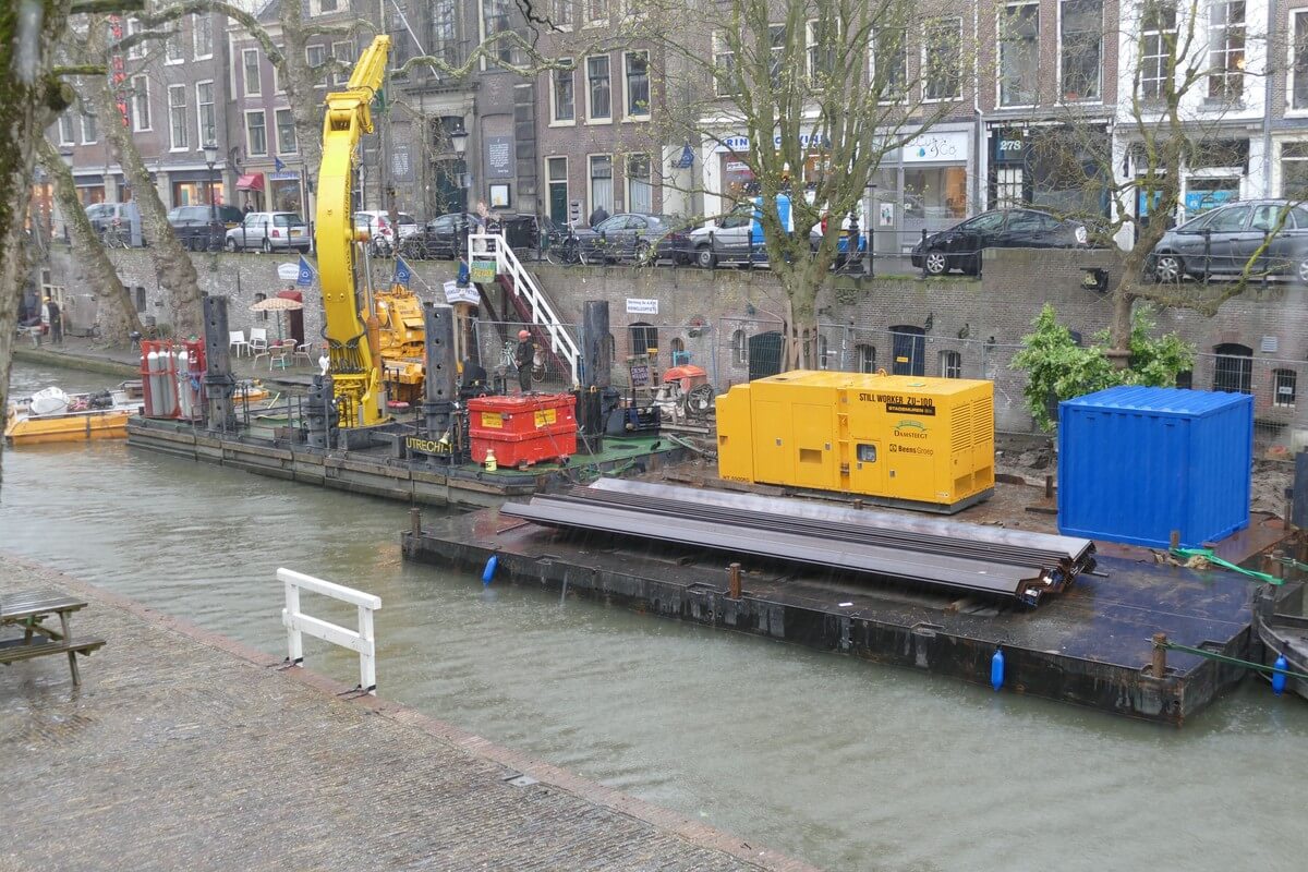 Werkzaamheden aan de walmuren. Foto: Ton van den Berg