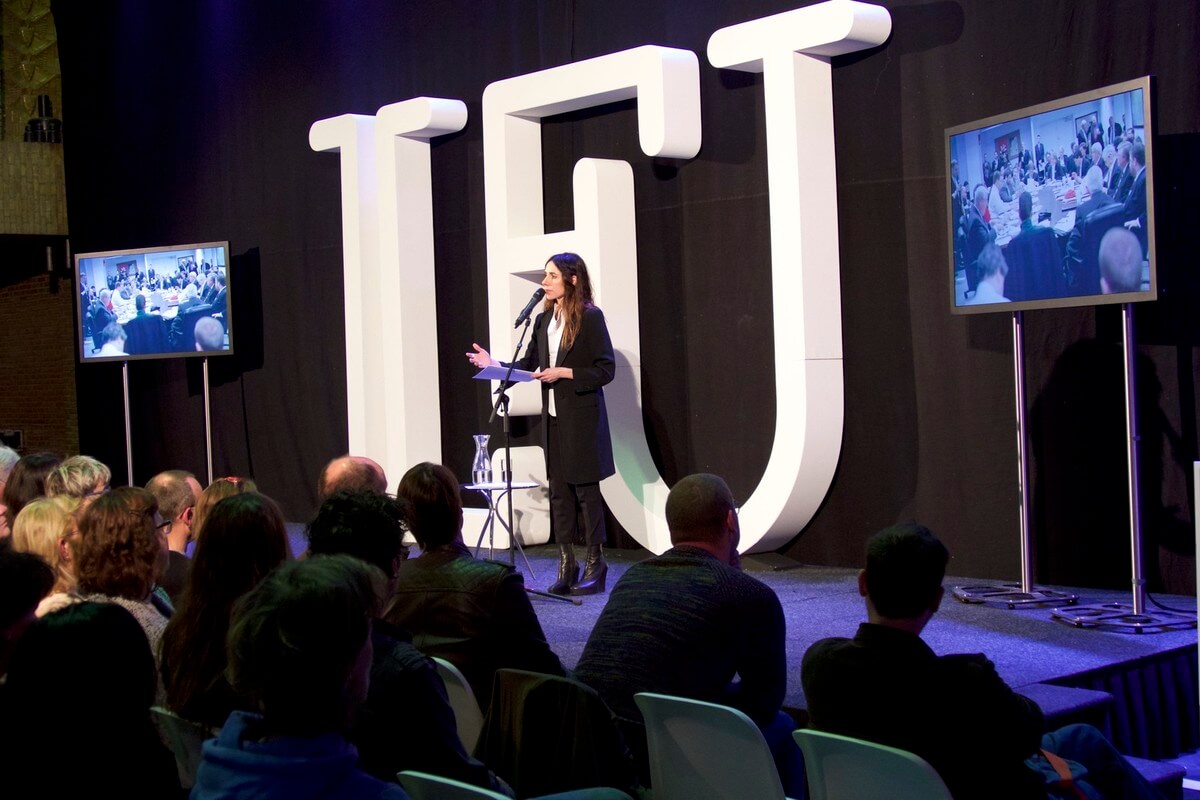 PJ Harvey op het podium van het literaire festival op de Neude. Foto: Ton van den Berg