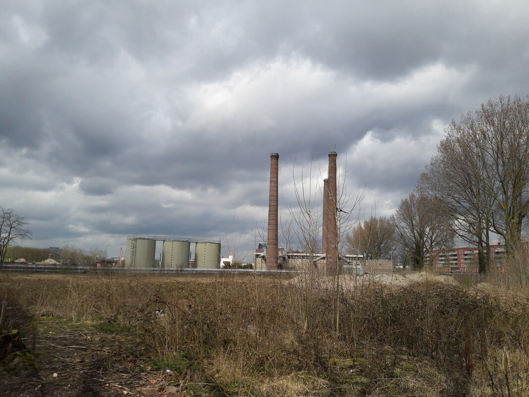 De hulpwarmtecentrale van Eneco bij het Merwedekanaal. Foto: Nieuws030