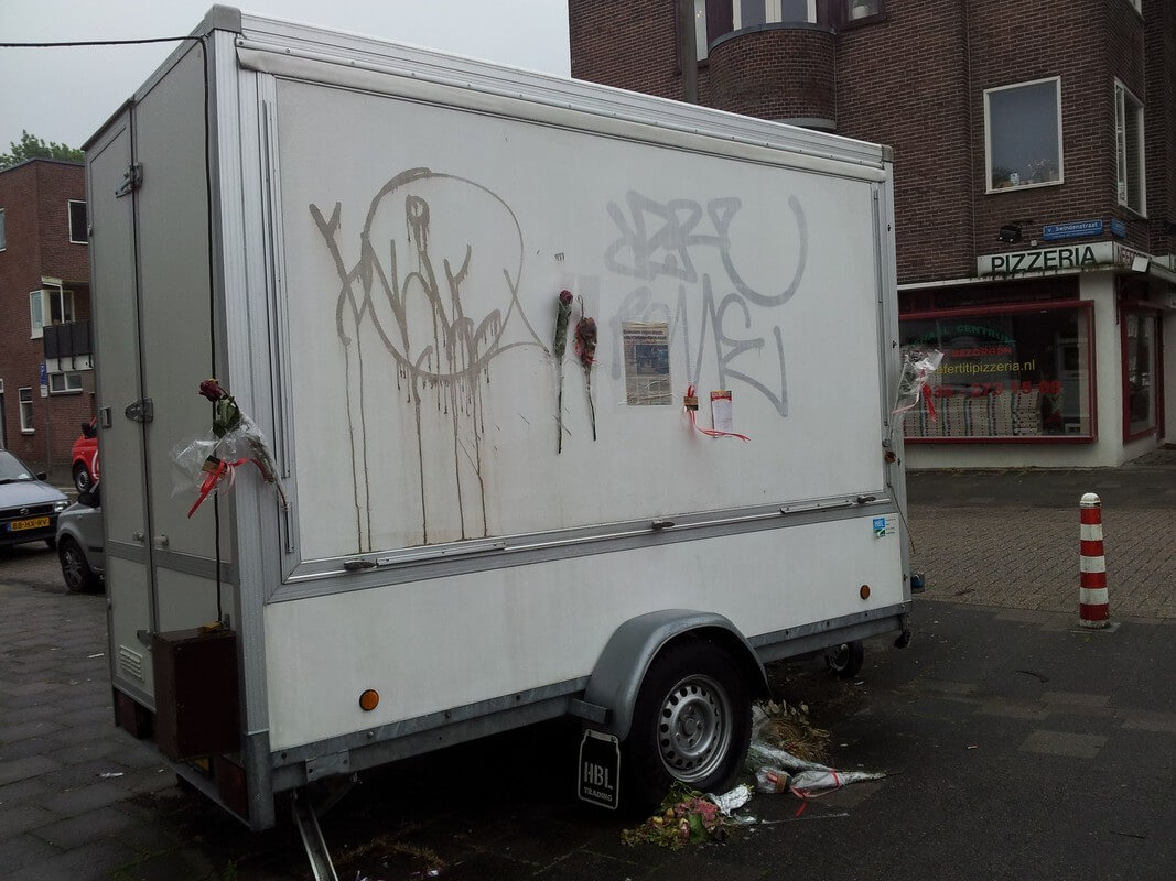 De kar van kaasboer Witteveen op het Willem van Noortplein. Foto: Ton van den Berg