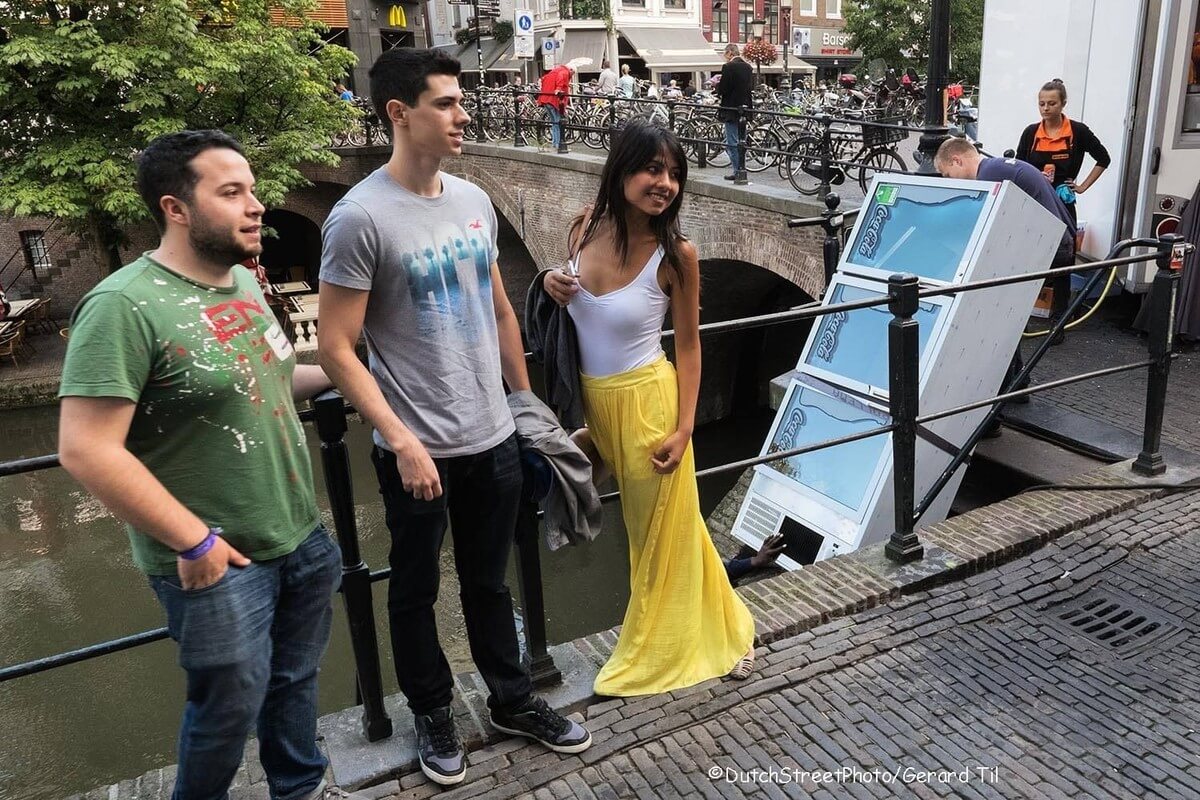 Poseren op de Oudegracht. Foto Gerard Til