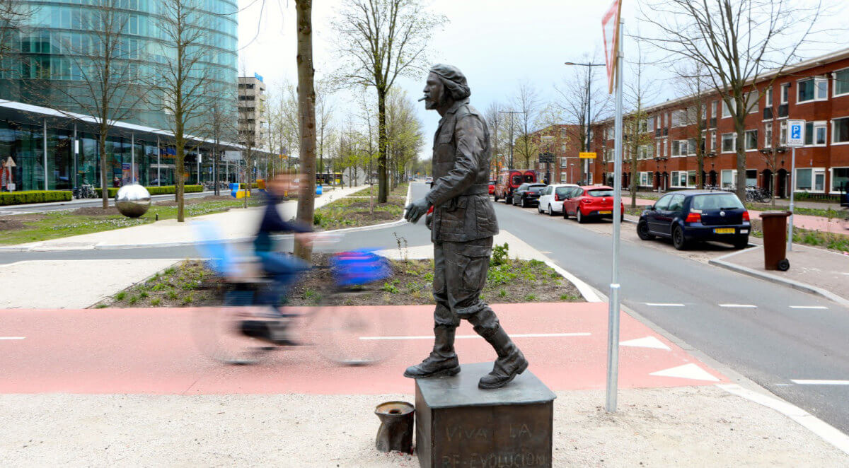 Che Guevara is onderdeel van 'Living Sculptures' van Christian Jankowski (foto: Ton van den Berg)