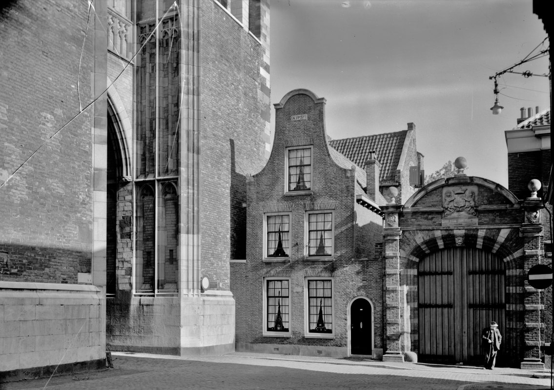 Rechts de toegang tot de voormalige kwekerij Flora's Hof in de jaren '50. Foto: G.J. Lauwers / HUA