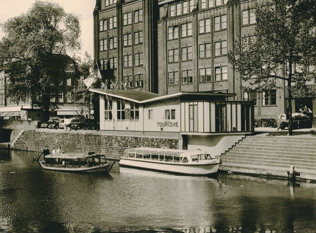 Het tijdelijke VVV-gebouw aan de Rijnkade begin jaren zestig. Foto: Het Utrechts Archief