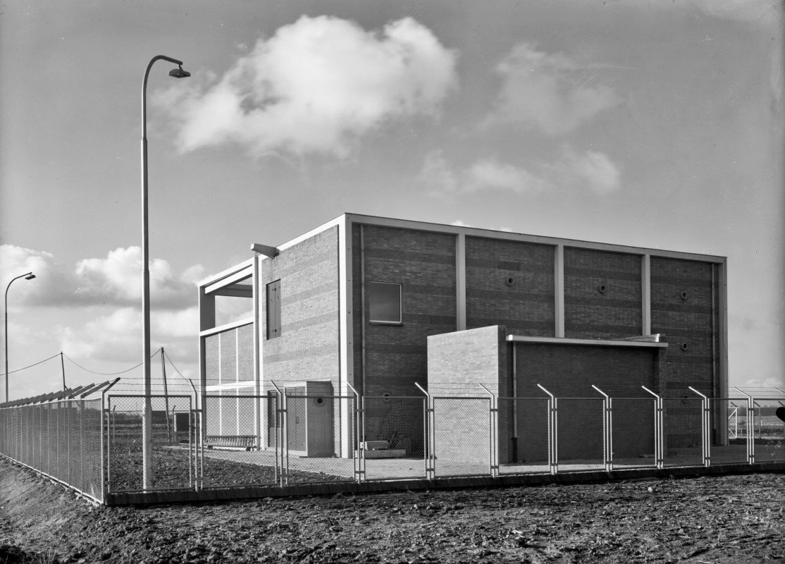 Transformatorhuis aan de Kanaalweg in 1954. Foto: Lauwers/HUA