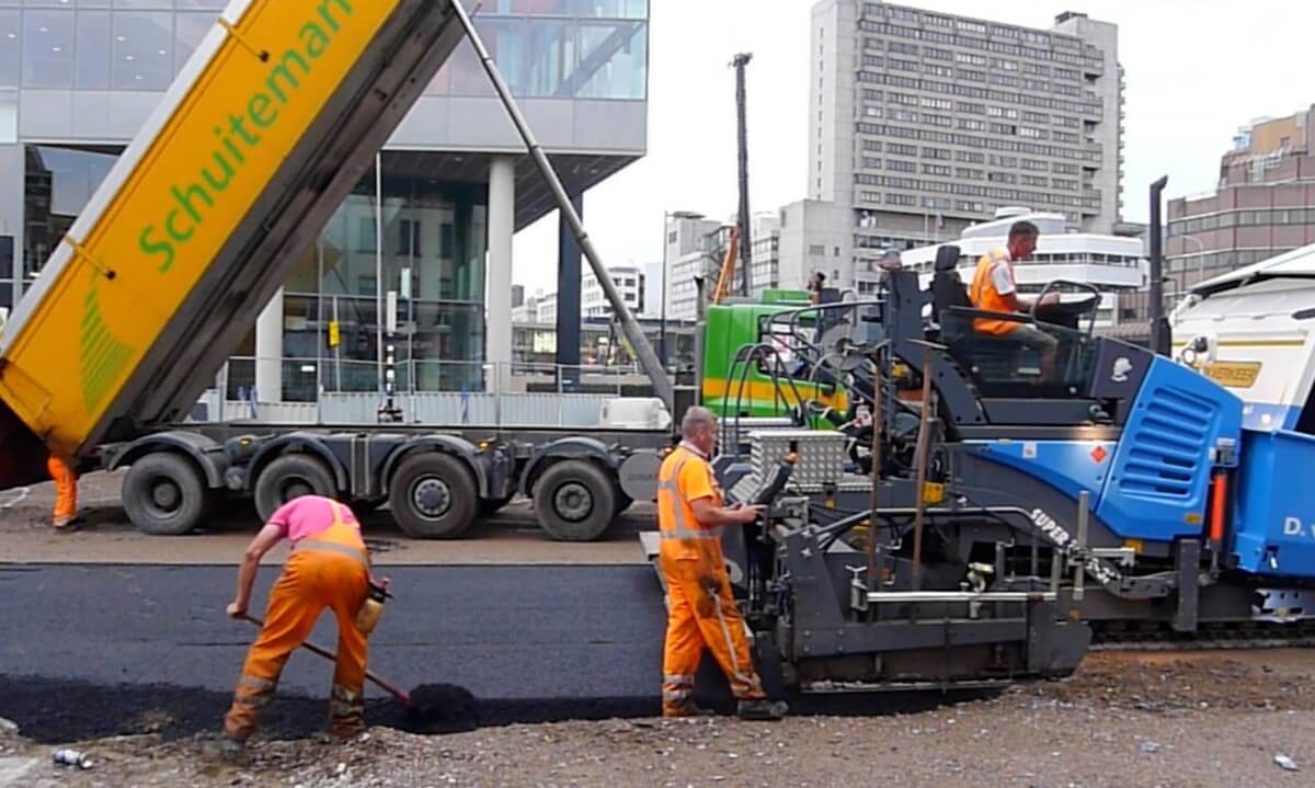 Asfalt in de stad. Hier op het Vredenburg. Foto: Ton van den Berg