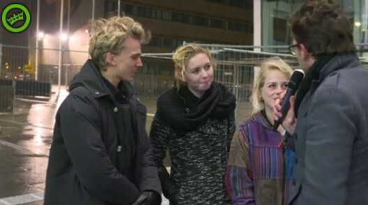 Tom Staal en zijn 'loktieners'. Foto: GeenStijl