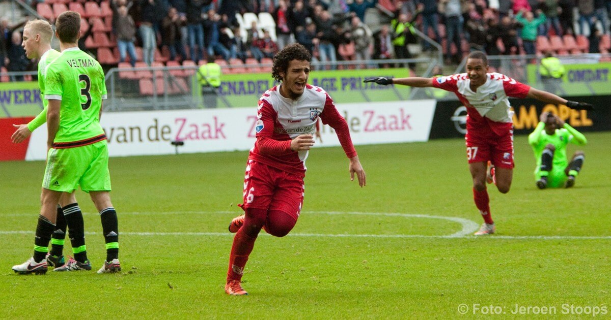 Ayoub loopt juichend weg na zijn goal. Foto: Jeroen Stoops