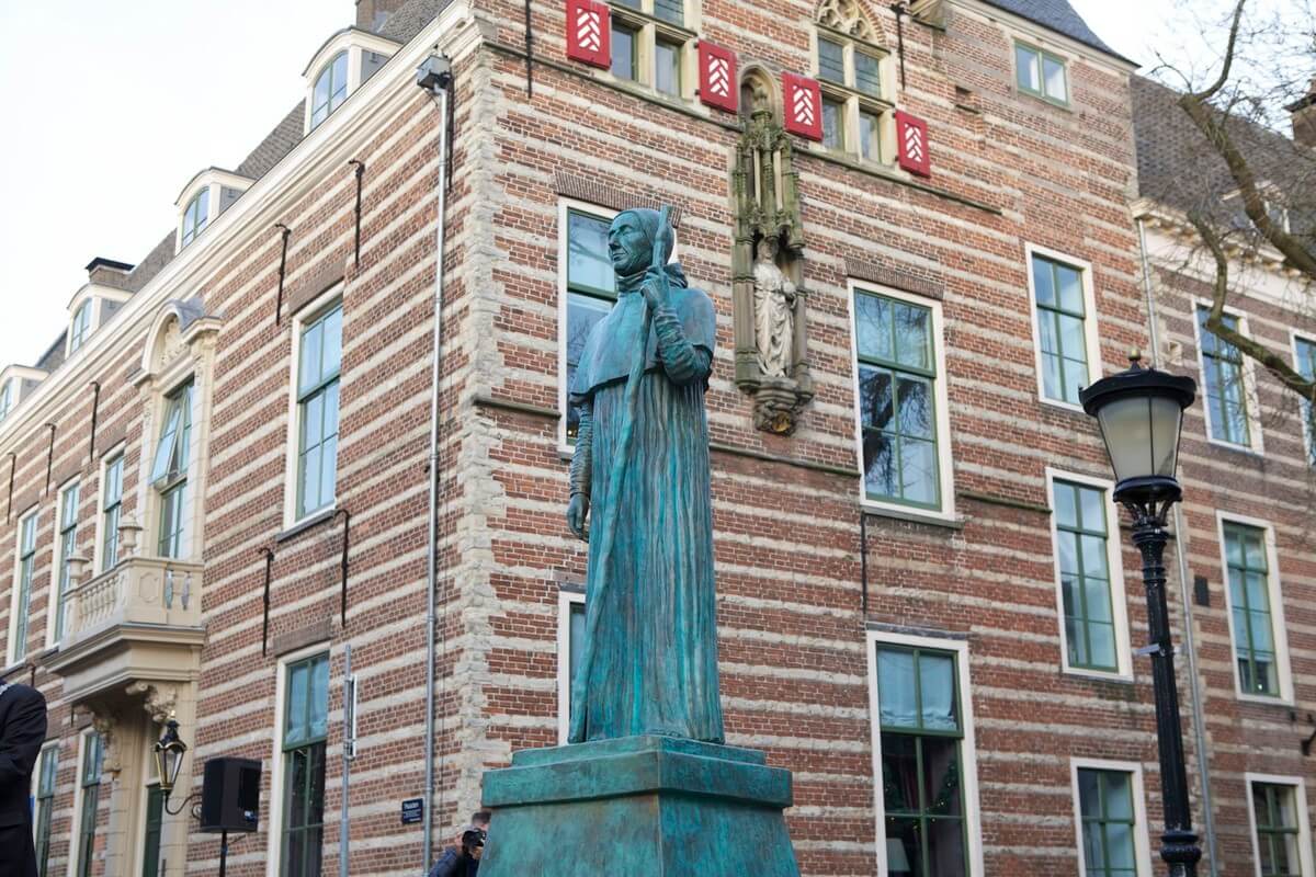 Heet beeld van Paus Adrianus. Foto: Ton van den Berg