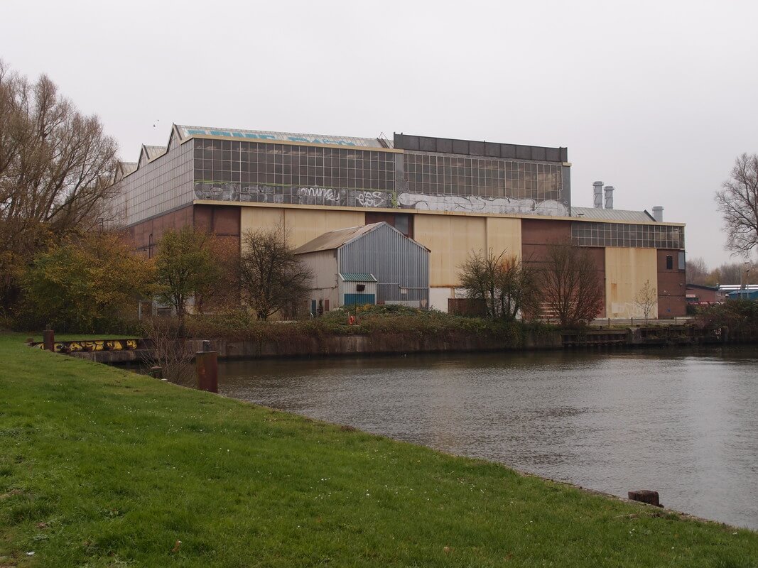 Een van de grote Werkspoorhallen. foto: Nieuws030