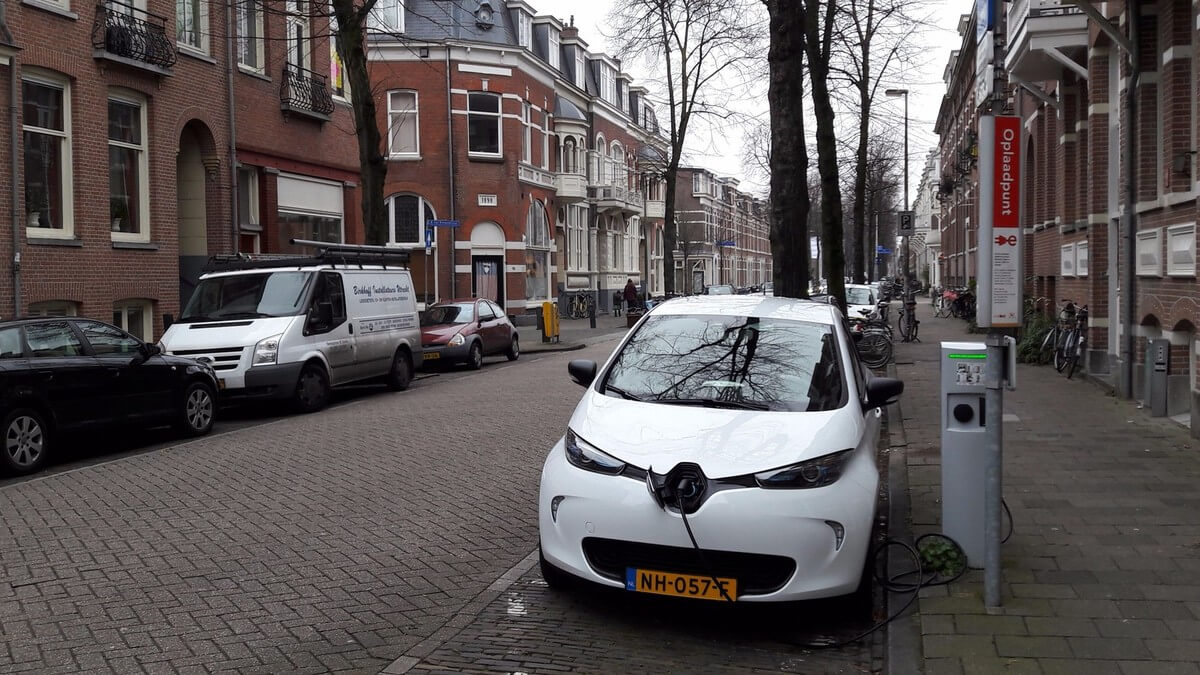 Een oplaadpaal voor duurzame energie in Lombok. Foto: Nieuws030