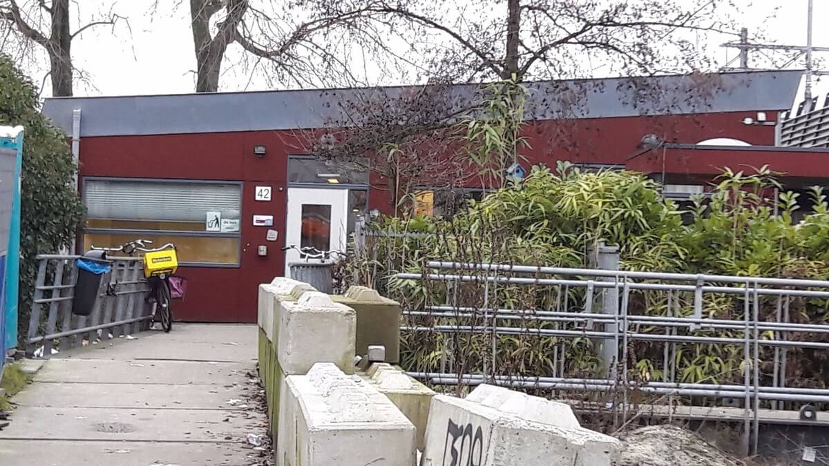 Een Hostel aan de Van Sijpesteijnkade. Foto: Nieuws030