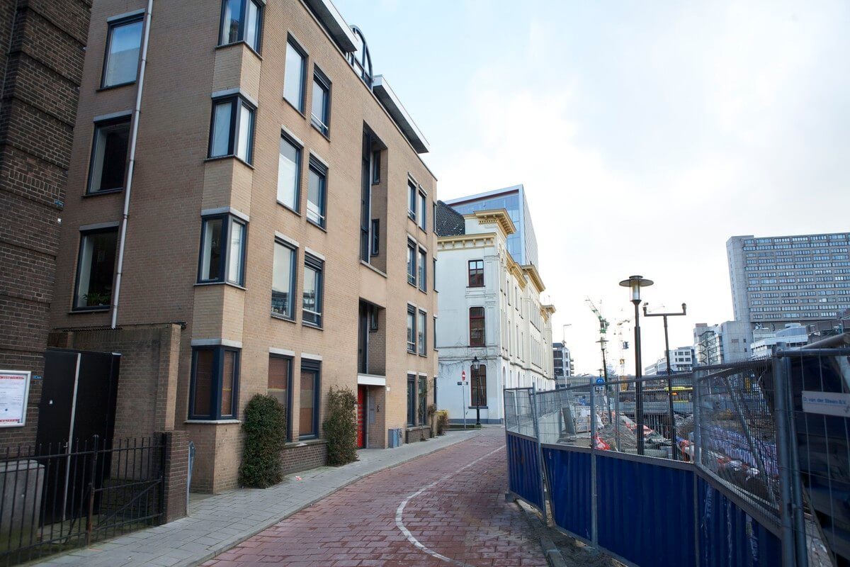 Het appartementencomplex aan de Catharijnekade, bewoners hebben recht op compensatie. Foto: Ton van den Berg
