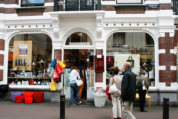 Keck en Lisa in de Zadelstraat. foto's A. Garcia