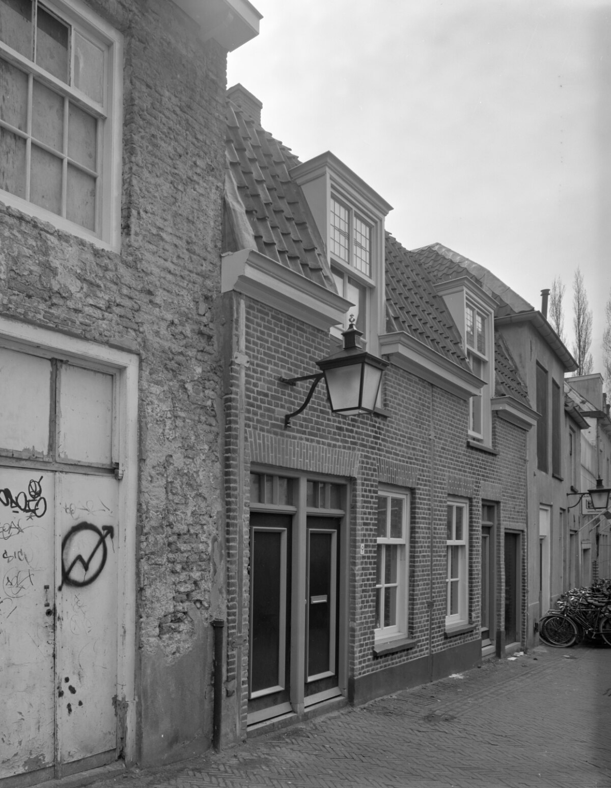 De huizen 3 t/m 9 in de Visscherssteeg in 1989 vlak na de nieuwbouw van deze woningen. Foto: Het Utrechts Archief