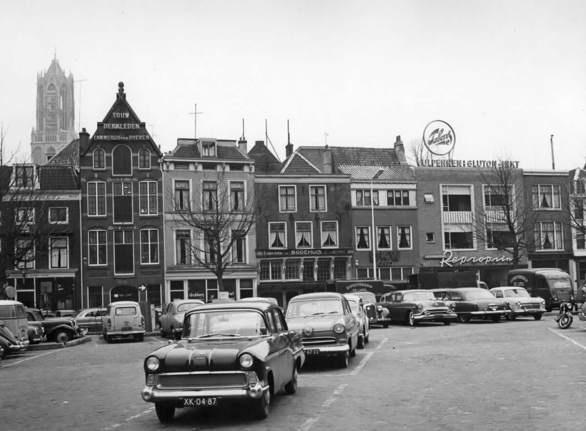 De Neude eind jaren '50 met rechts Reproprint. Foto: HUA