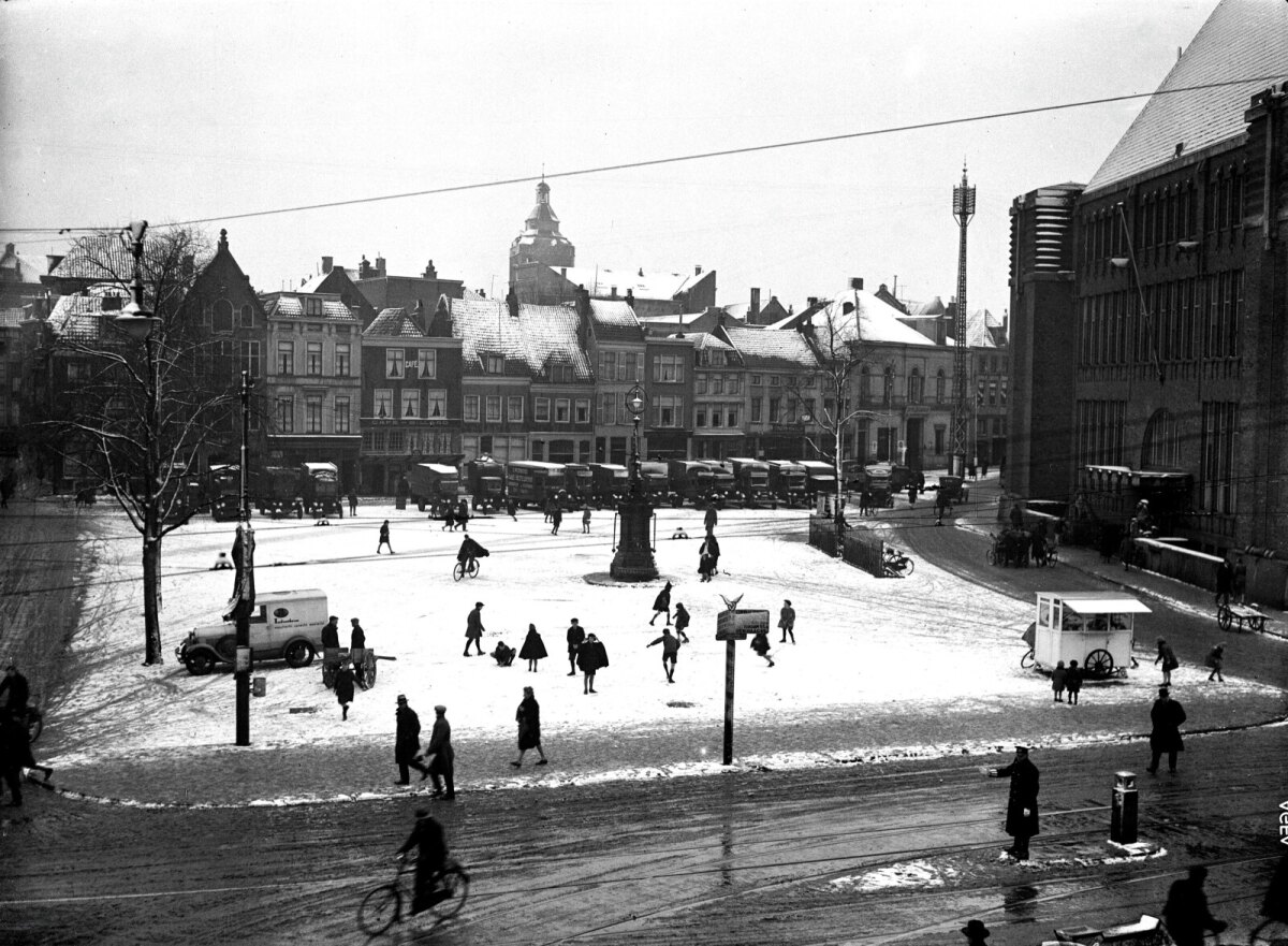 De Neude in winterse omstandigheden rond 1930. Foto: HUA