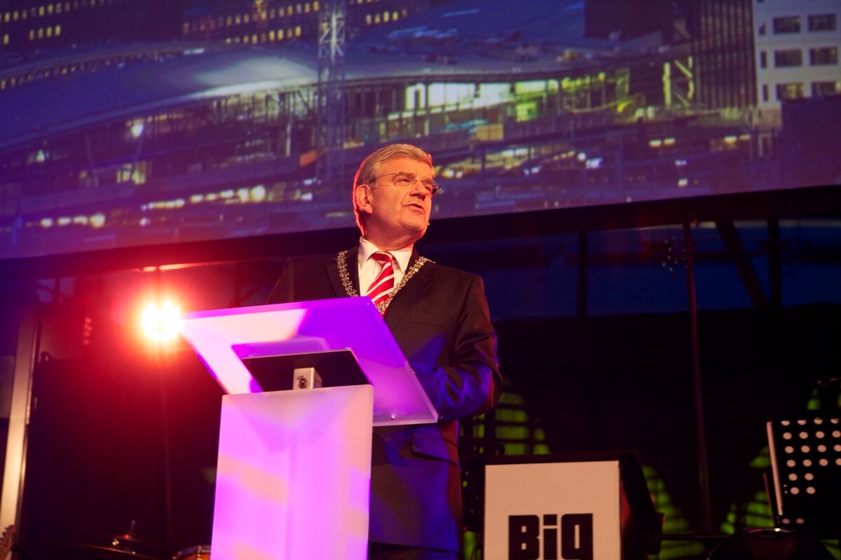 Burgemeester Jan van Zanen tijdens zijn nieuwjaarstoespraak in het Stadskantoor. Foto: Ton van den Berg