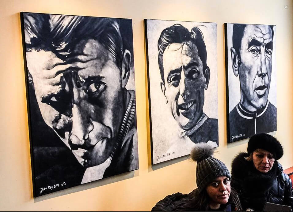 Jacques Anquetil, Fausto Coppi en Eddy Merckx op schilderijen in lunchroom De Burgemeester. Foto: J. Noy
