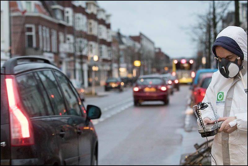 Milieudefensie houdt van actievoeren zoals hier op de Straatweg, maar gaat een debat over de milieuzone uit de weg. Foto: Bas de Meijer