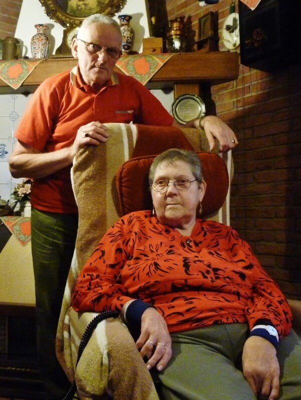 Chris en Cor Brouwer in hun woning. Foto: Jan Jansen