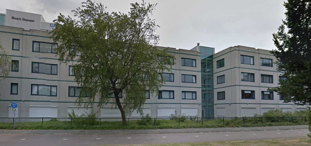 Het kantoorpand aan de Einsteindreef waar 400 asielzoekers worden opgevangen. Foto: Google Maps