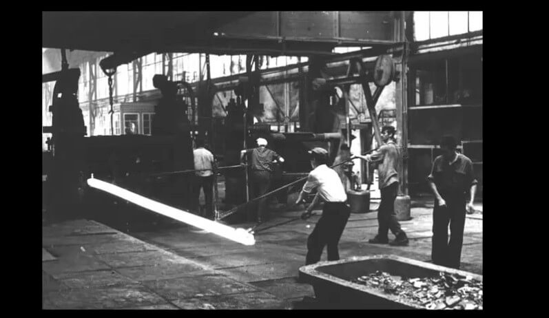 Arbeiders van de Demka aan het werk. Foto: archief Nieuws030