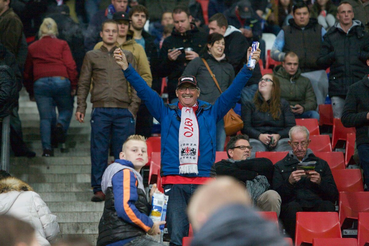 Kom van de bank naar de Galgenwaard. Foto: Ton van den Berg