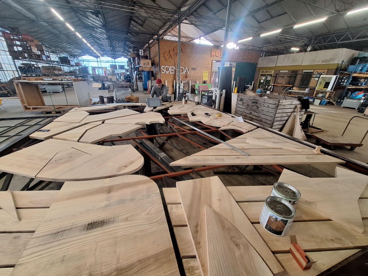 De afgelopen maanden werkte Coenen samen met Stichting Bouwloods Utrecht aan het kunstwerk (LinkedIn van Coenen)